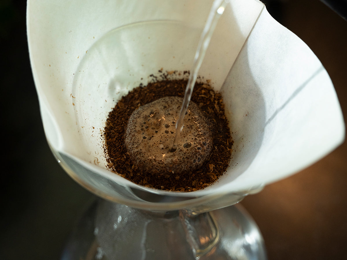 Coffee blooming in pour over brewing system